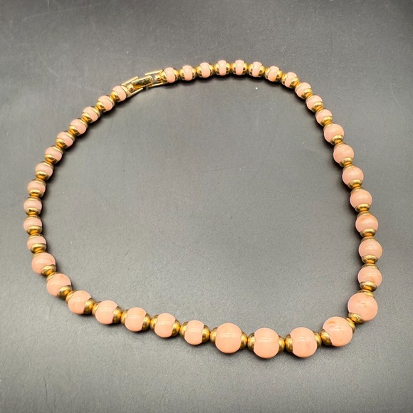 ๐ธ Vintage AVON Pink Bead Necklace 19" Gold Tone Spacer Beads Mid-Century Glam โจ - Picture 3 of 5